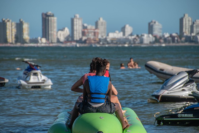 Eventyrlige oplevelser på vandet: Tag med Kitekollektivet i det nye Surfcenter på Amager
