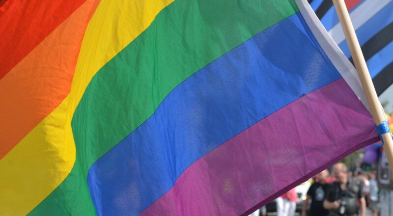 Farverig frihed: Sådan udtrykker du dig med pride smykker